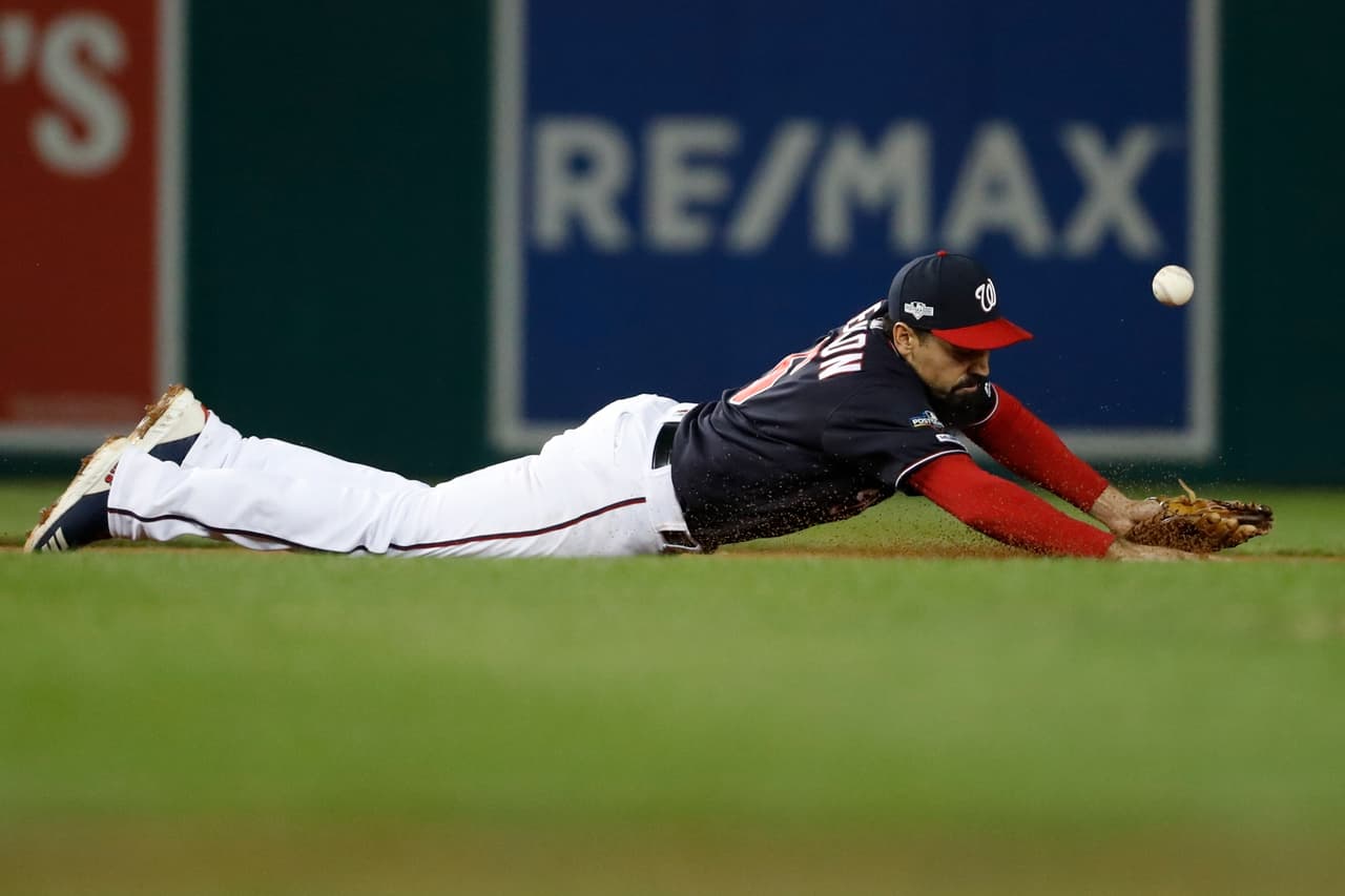 Los Nationals lucen dominantes y aplastan 8-1 a los Cardinals para enfilarse a la Serie Mundial.