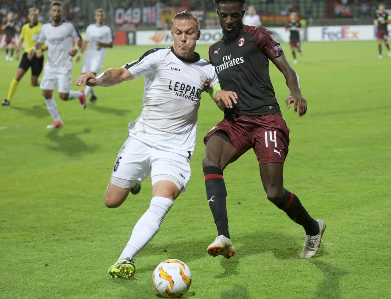 En el segundo tiempo el Milan salió con mayor agresividad y adelantando líneas para meterle presión al modesto Dudelange que hasta el momento se le estaba atragantando a los italianos.