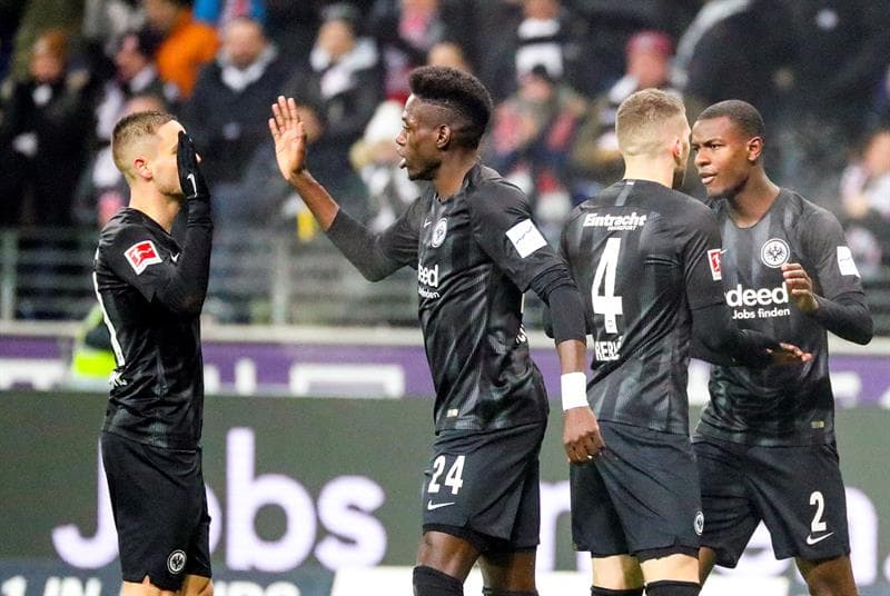 Ese gol le dio la tranquilidad al local para manejar con más calma el resto del primer tiempo.