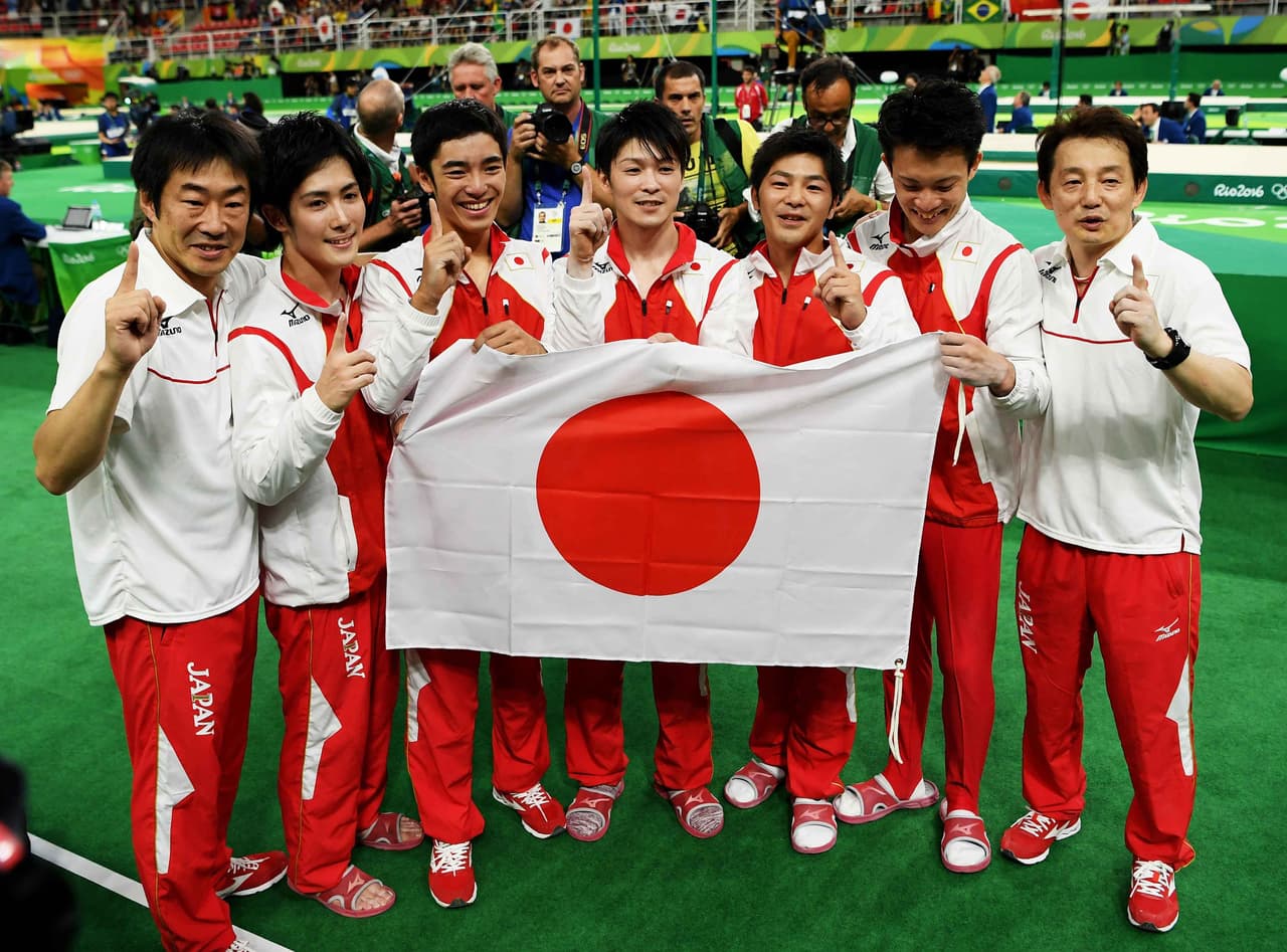 Japón destrona a China y gana el oro masculino por equipos de la gimnasia de Río 2016