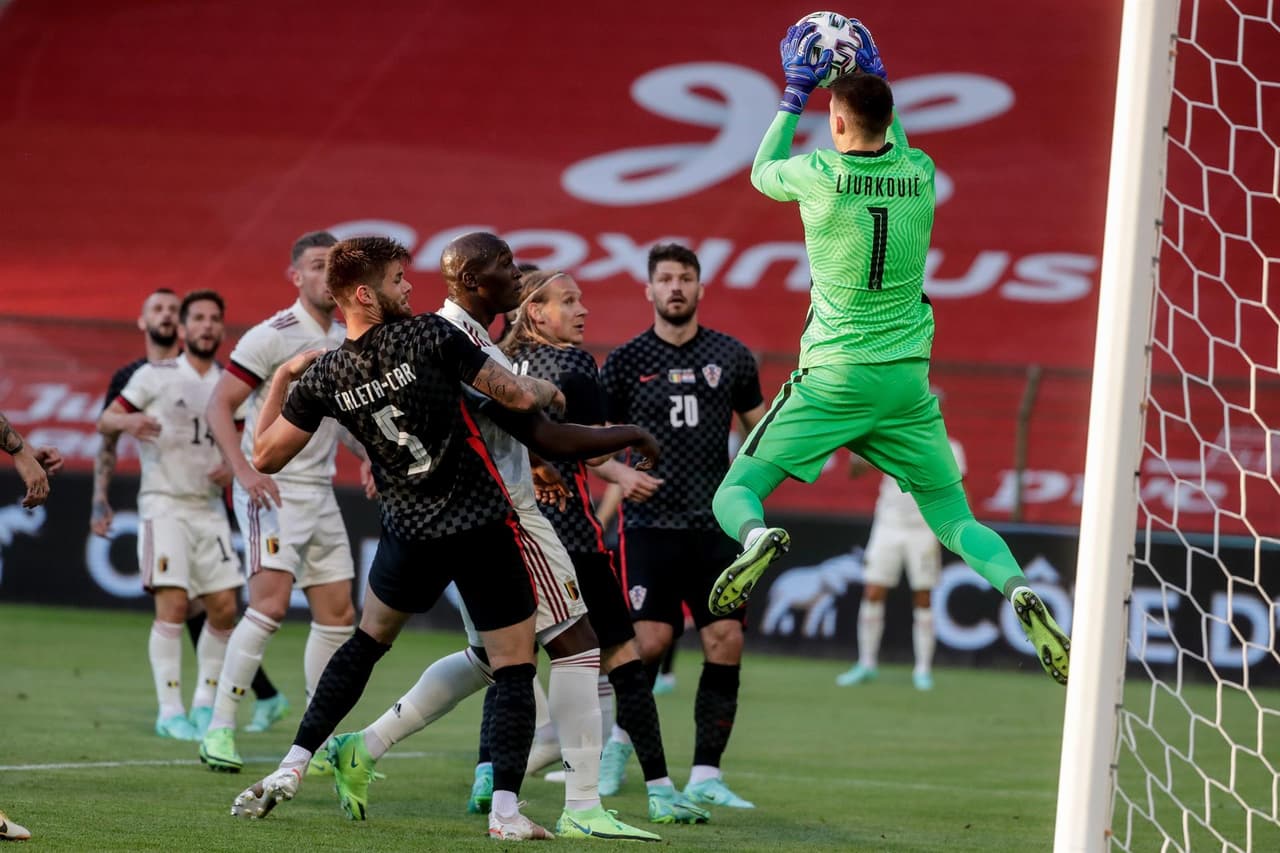 Bélgica derrota por la mínima a Croacia durante el último partido amistoso internacional previo a la Euro 2021. El único tanto de la tarde cayó por parte de Romelu Lukakú a los 38 minutos del encuentro. El sábado 12, los belgas abrirán contra Rusia, mientras que los croatas enfrentarán a Inglaterra el domingo 13 de junio.