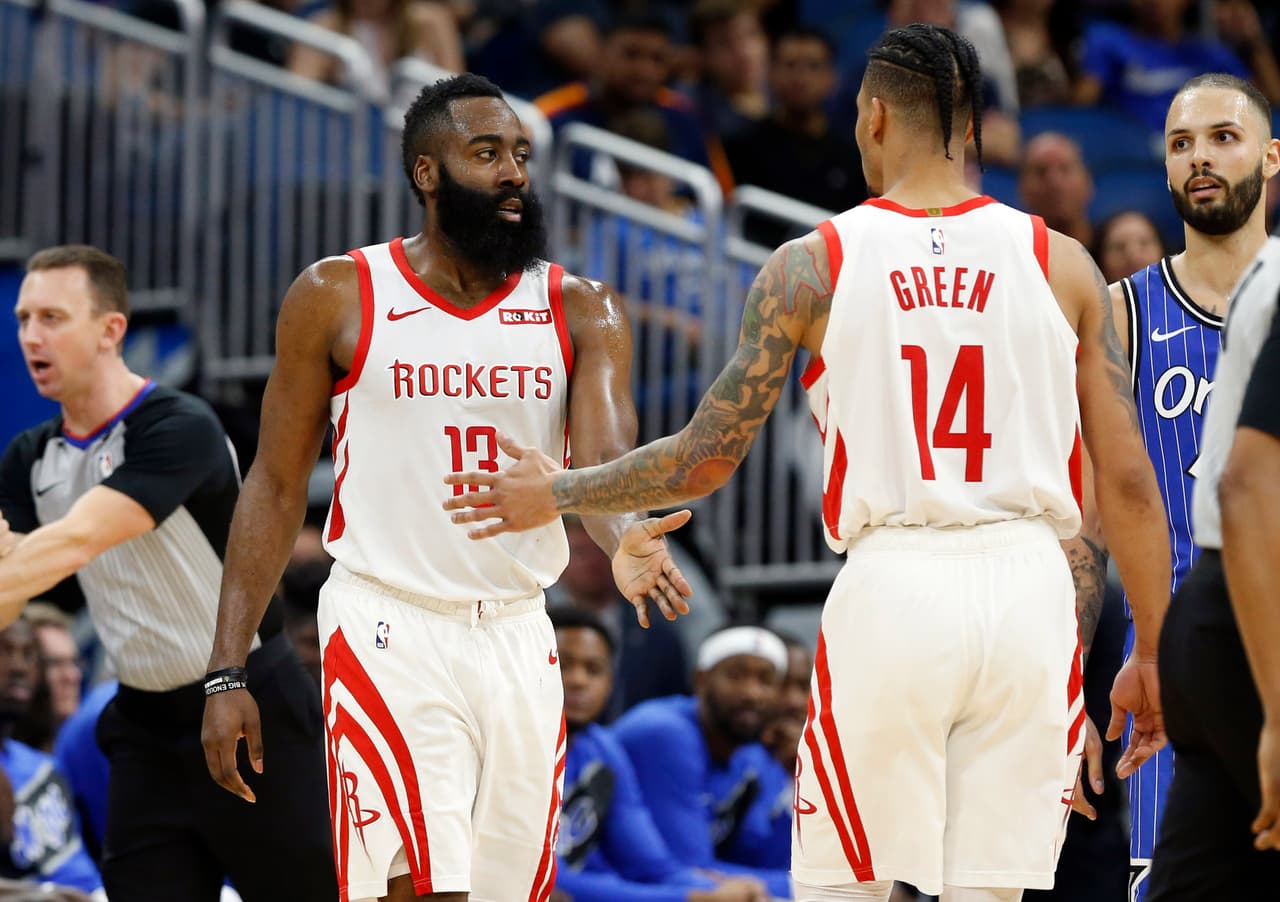 Desgraciadamente, pese a rozar los 40 puntos ante el Magic, Harden no pudo evitar el revés de los Rockets, quienes terminaron cayendo 116-109.