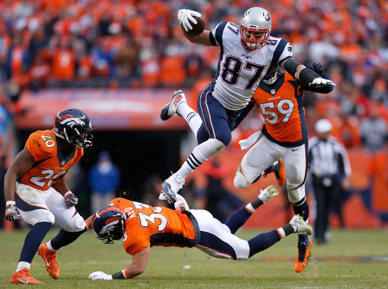 La respuesta de la ofensa a Watt. Este espécimen monstruosamente estelar que el analista de NFL Media Nate Burlesson alguna vez sugirió que fue “construido en un laboratorio”.