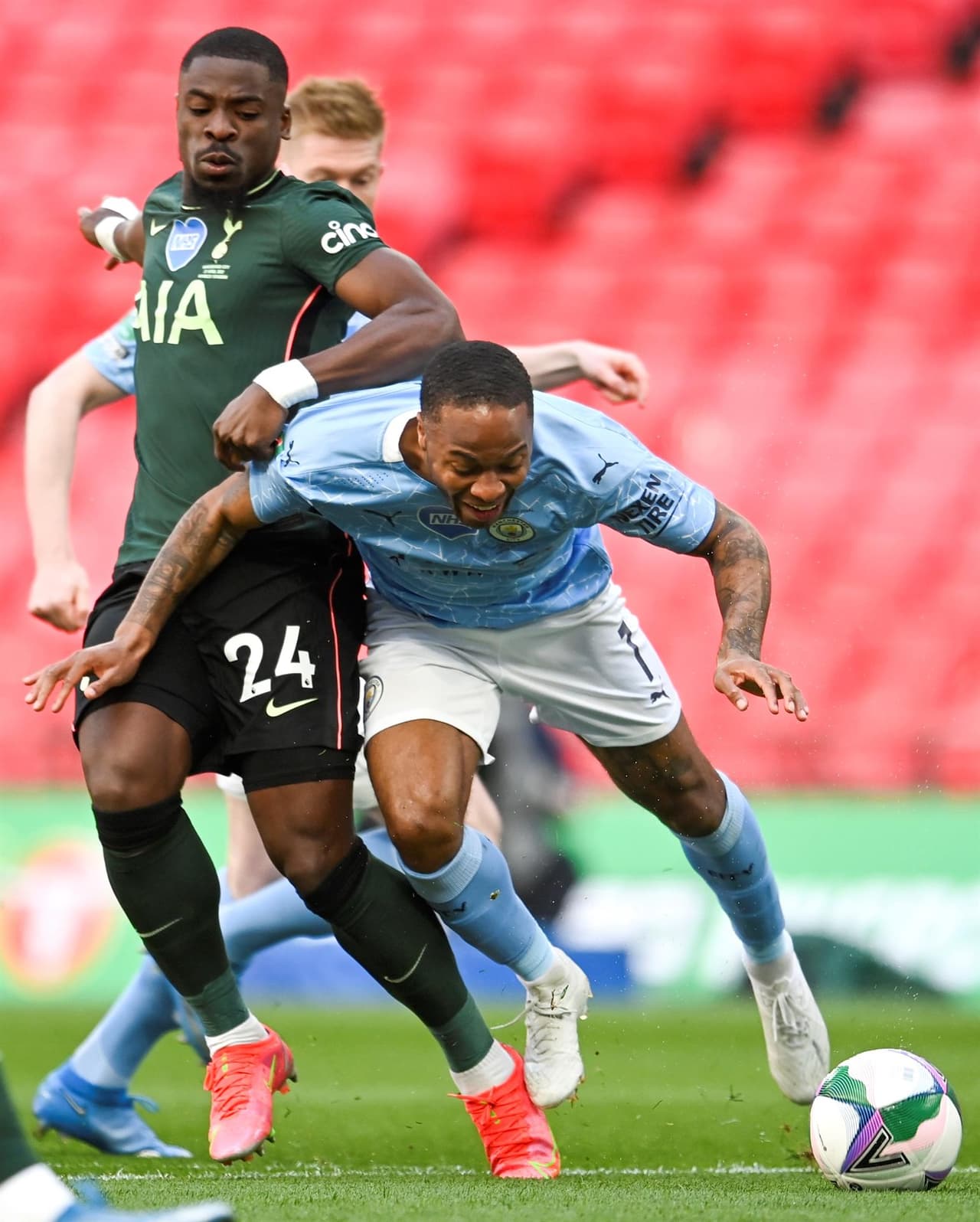 Manchester City se impone en casa por la mínima y vence al Tottenham en la final de la Copa de la Liga Inglesa. El único gol fue por parte de Aymeric Laporte al minuto 82, el cual le dio la victoria a la escuadra de Pep Guardiola y, con este campeonato, ya suman 8 trofeos en la historia de los Cityzens.