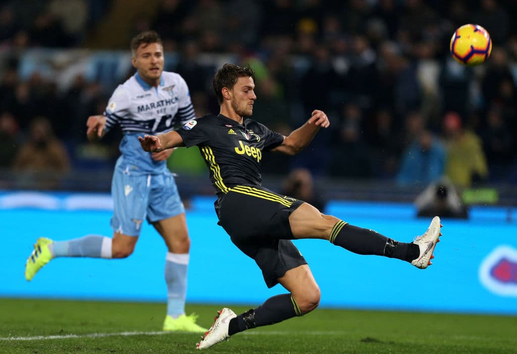 La Juventus cobró confianza, adelantó líneas, le pégó a la Lazio el del empate y empezaban a alterarse los roles en el partido.