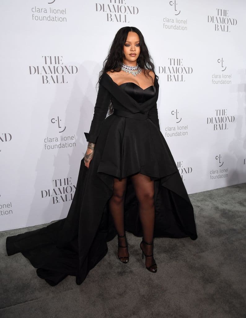 Rihanna también se convirtió en la intérprete más adinerada de la actualidad, superando a otras estrellas como Billie Eilish, Lady Gaga y Taylor Swift.
<br>