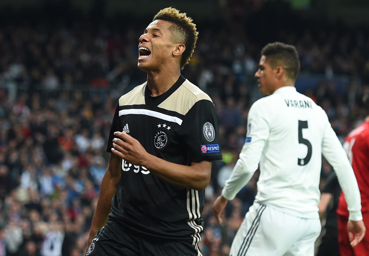 Al joven brasileño David Neres, del sorprendente Ajax, ya le tienen varias novias en esta ventana de mercado: Atlético de Madrid, Liverpool, Dortmund y PSG.