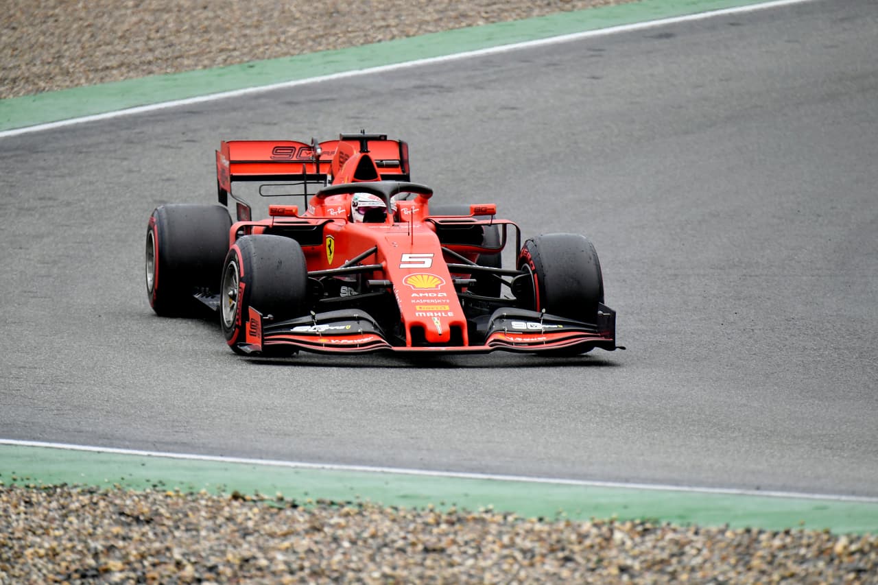En segundo lugar de la carrera quedó el local, Sebastian Vettel (Ferrari), quien comenzó último en la parrilla de largada, mientras que el tercero fue el ruso Daniil Kvyat (Toro Rosso).
