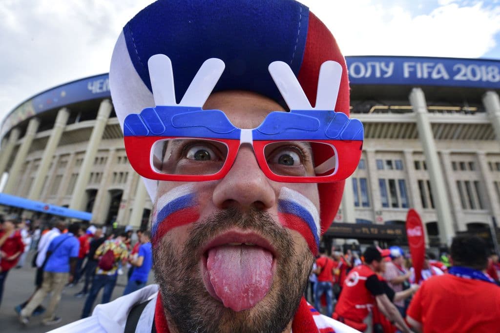 Los fanáticos del duelo entre Rusia y España viven una jornada especial en Moscú y en el estadio de Luzhniki en medio del partido de octavos de final del Mundial de Rusia 2018.