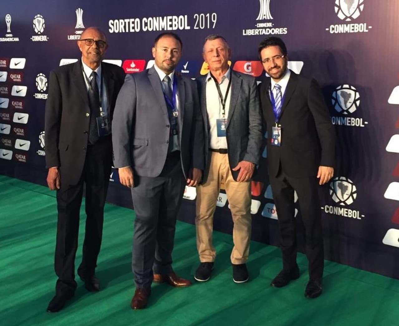 André Zanotta (D) representa a Gremio en sorteo de Copa Libertadores / FC Dallas