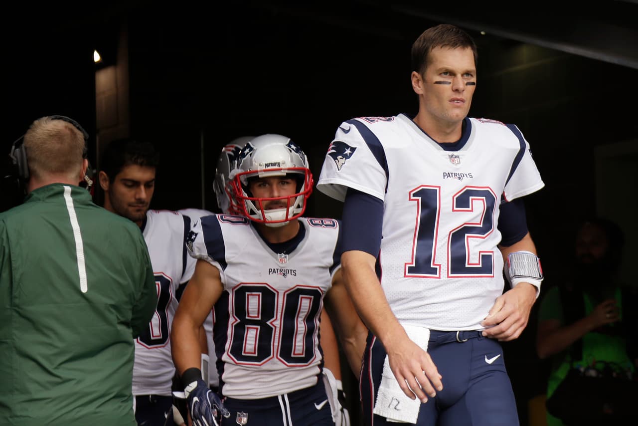 Brady guió otro regreso para su equipo y con ello rompió un empate con Peyton Manning y Brett Favre en cuanto a más victorias para un mariscal de campo.