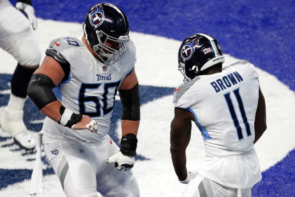 Tennessee Titans se imponen a los Indianapolis Colts 45-26.