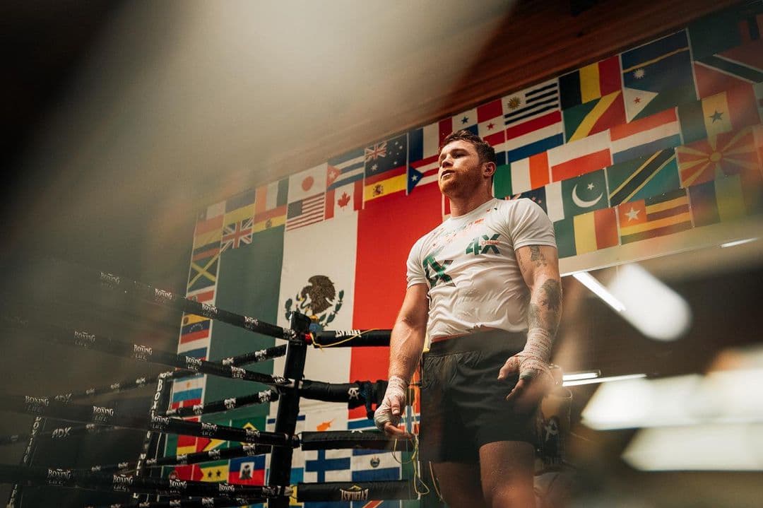 “Al final de cuentas, lo que les digo es que no se preocupen, porque voy a morir feliz, porque es lo que amo”, añadió ‘Canelo’ que a pesar de reconocer el riesgo, no le teme a subir al cuadrilátero.