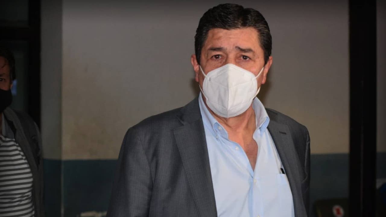 Luis Fernando Tena llega a Guatemala para ser presentado como DT