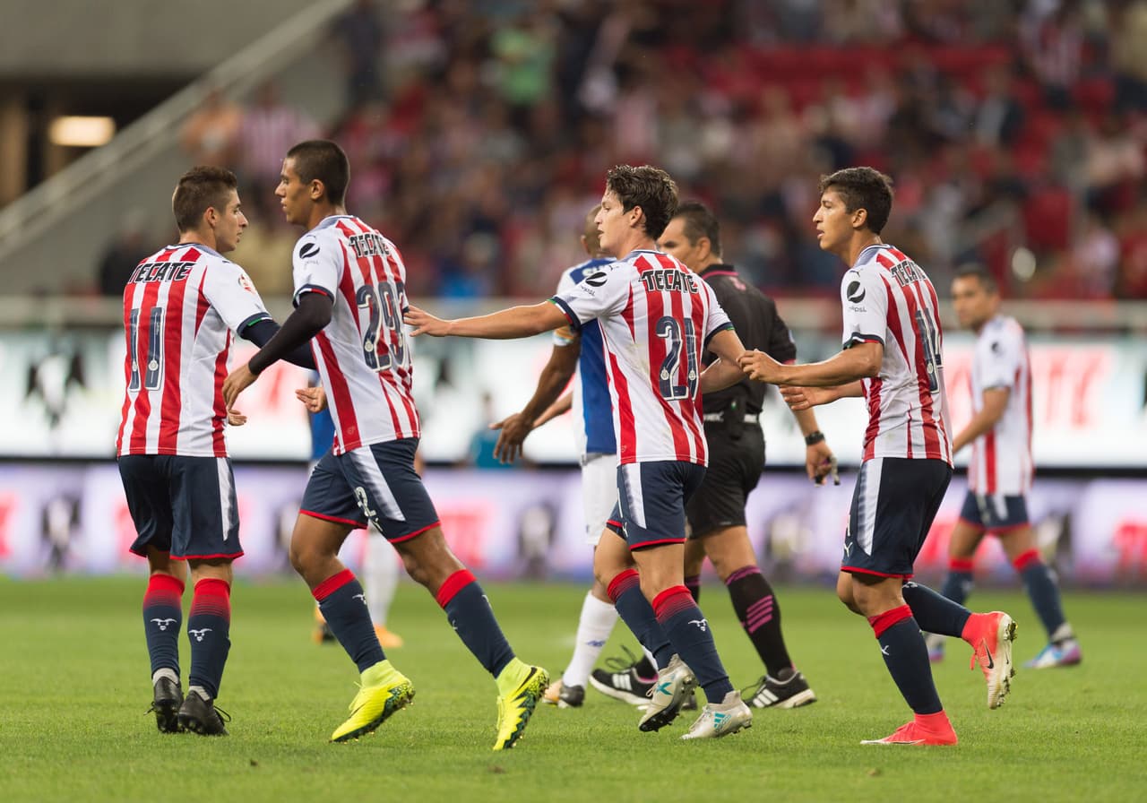 Chivas remontó para un emocionante 2-2 ante FC Porto