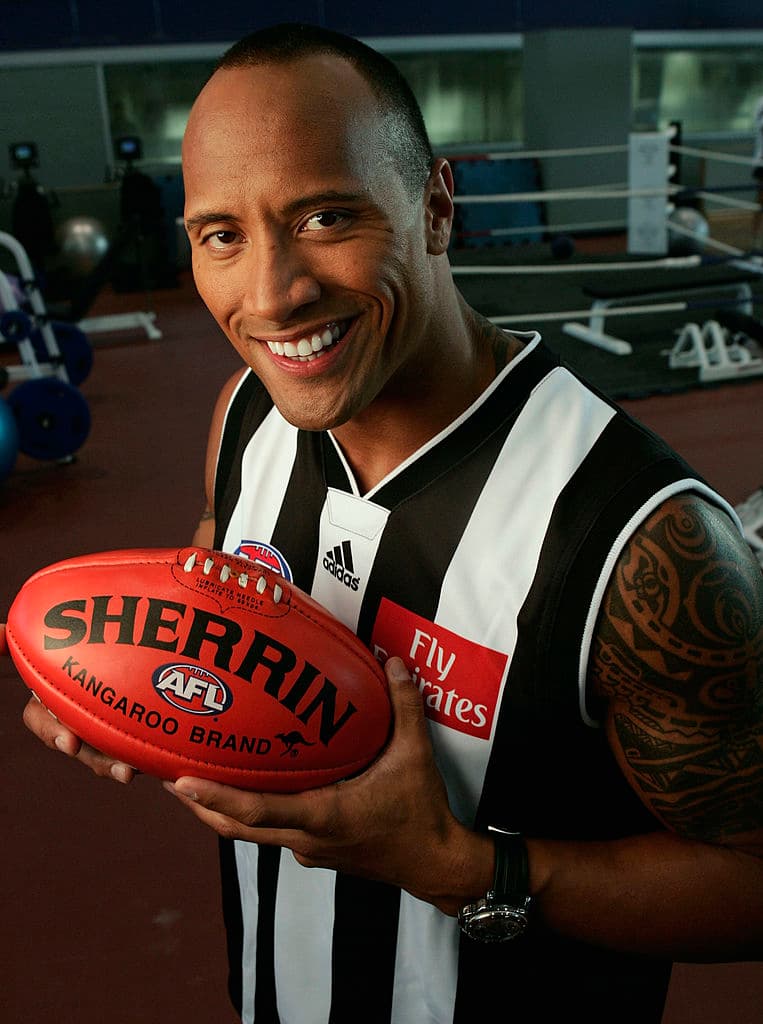 Antes de convertirse en luchador convertido en actor, Dwayne "The Rock" Johnson jugaba fútbol profesional.