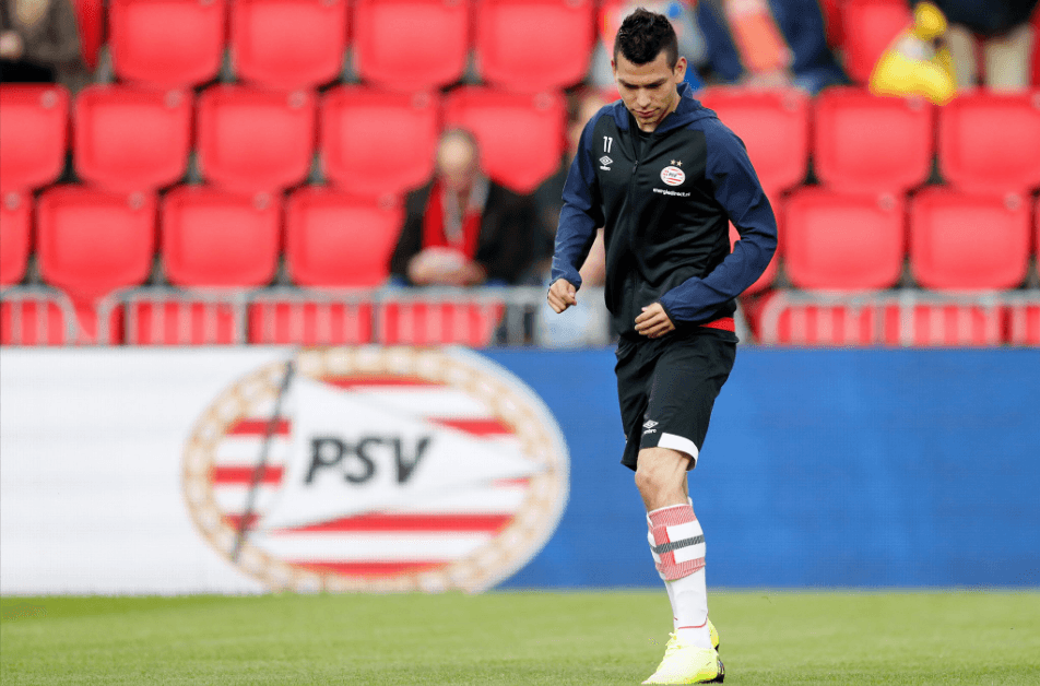 Mientras que Hirving Lozano comenzaba una vez más como titular en el equipo de Marc van Bommel.