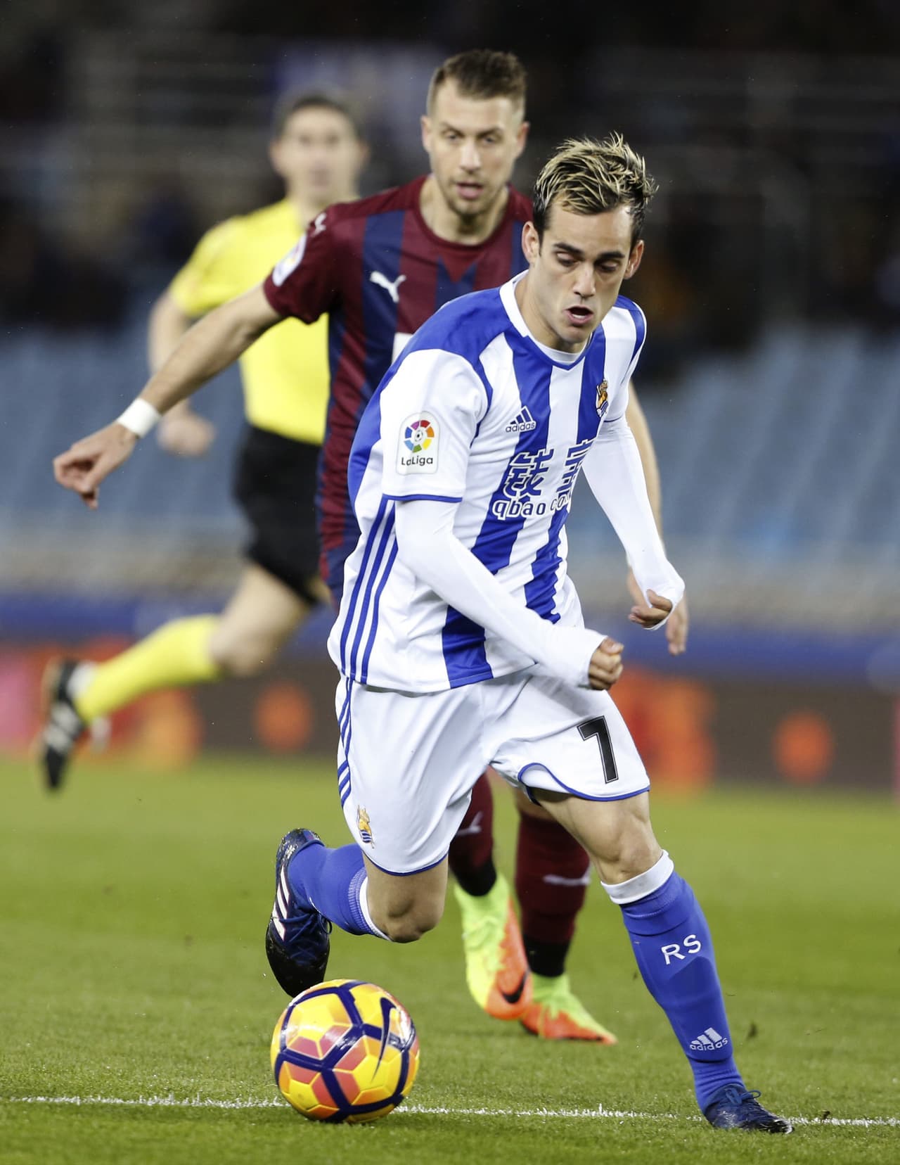 Sin embargo, Juanmi, autor del primer gol, también vería la tarjeta roja. Al minuto 59 ambos equipos volverían a estar en igualdad de condiciones.