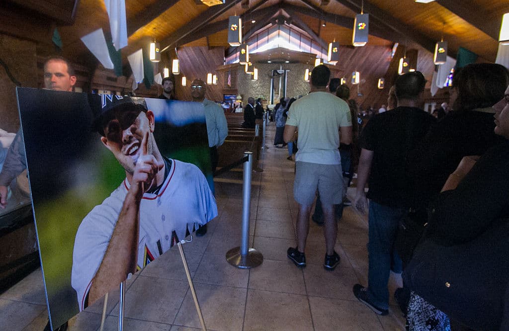 Cientos de personas llegaron para tener la última despedida del hombre nacido el 31 de julio de 1992 en Santa Clara (Cuba).