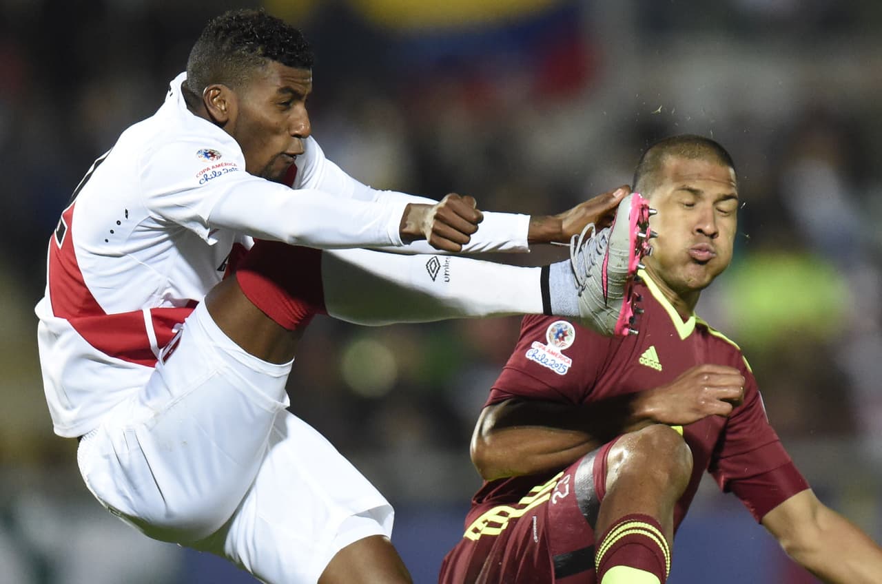 Los peruanos también metieron fuerte la pierna.