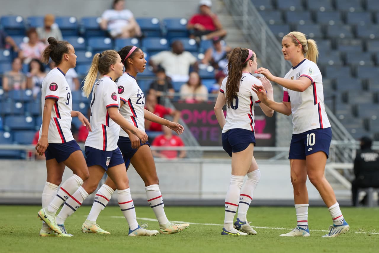 Estados Unidos aplastó 0-5 a Jamaica en el Gigante de Acero con un doblete de Sophia Smith y goles de Rose Lavelle, Kristie Mewis y Trinity Rodman.