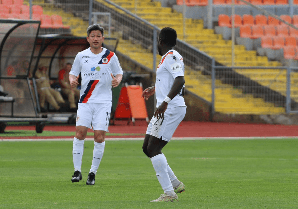 Kazuyoshi Miura hace historia en el futbol de Portugal por su debut ¡a los 56 años!