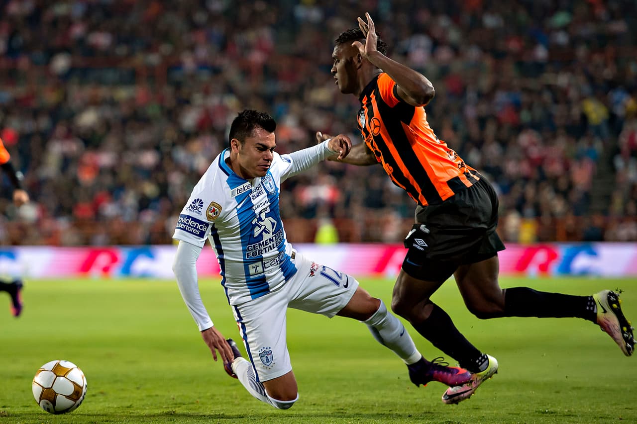 Analicemos bien
<a href="http://www.univision.com/deportes/futbol/liga-mx/goooolll-maximiliano-gabriel-barreiro-mete-el-balon-y-marca-para-necaxa-video" target="_blank">el gol de la victoria necaxista sobre el Pachuca</a>: "El Manny" García marcó muy mal a Barreiro. Casi que le dice "pásale, con confianza".