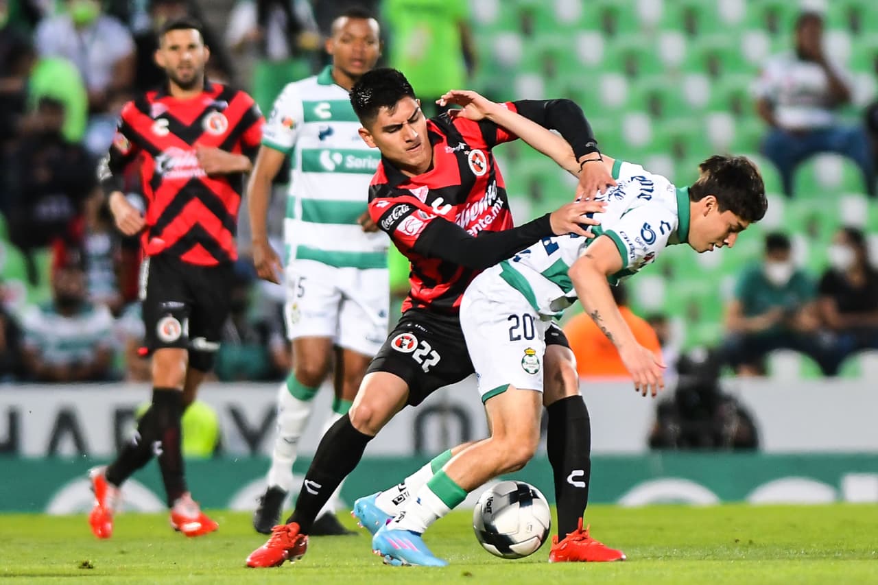 Santos Laguna sumó su tercer triunfo en los últimos cuatro partidos y se metió de lleno en la pelea por el Repechaje gracias los goles de Gorriarán, Suárez y el doblete de Preciado ante unos débiles Xolos de Tijuana.
