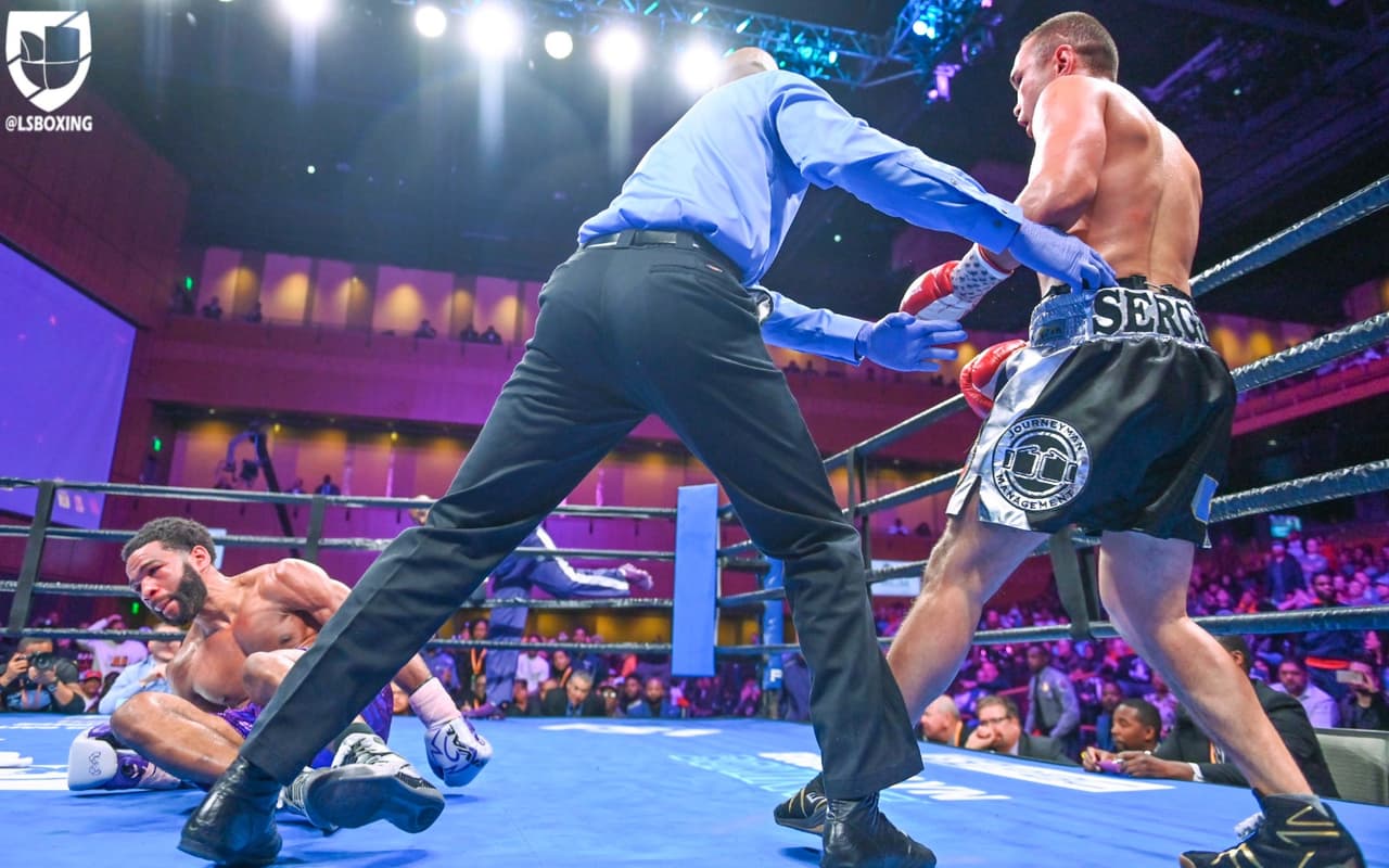 Lamont Peterson y Sergey Lipinets se batieron en el MGM National Harbor para el agrado del público. El poder del ruso fue demasiado para Peterson, quien tocó la lona en el décimo y fue rescatado por su esquina.