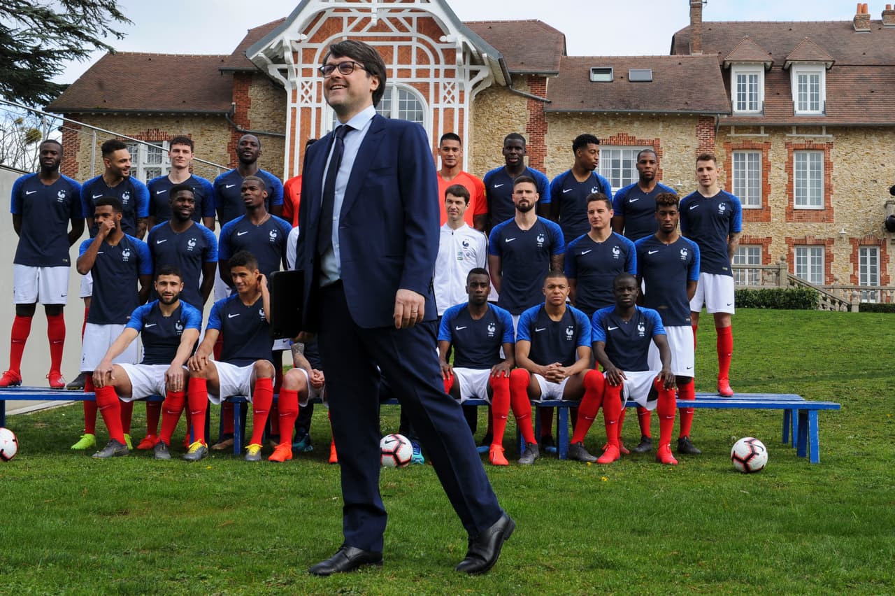 Este miércoles la selección de Francia, actual campeona del Mundo, se tomó su foto oficial antes de iniciar las Eliminatorias a la Eurocopa 2020. El equipo se reunió en el Centre National du Football de Clairefontaine-en-Yvelines y los jugadores pasaron un tiempo agradable antes de enfrentar a Moldavia este viernes.