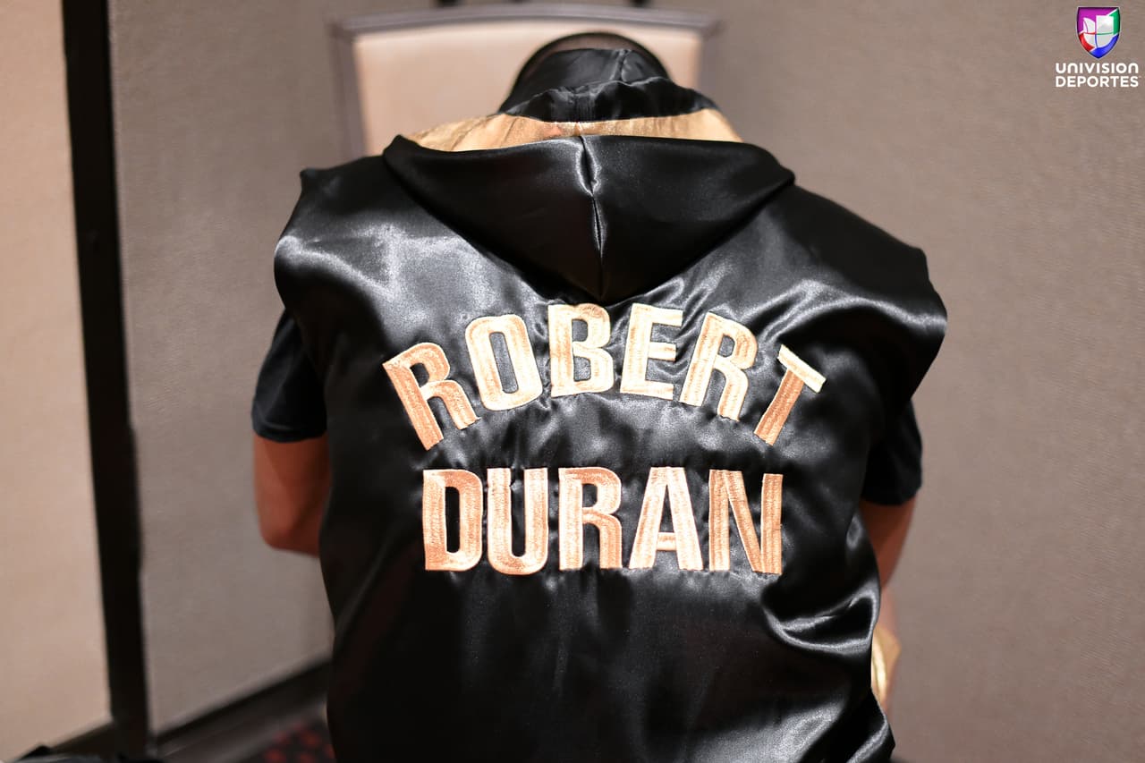 El hijo de la leyenda, oriundo de Fort Lauderdale, Florida, hizo su impresionante debut profesional en peso wélter (1-0, 1 KOs) al detener a su oponente en 2:21 minutos de la cuarta ronda en el Seminole Hard Rock Hotel & Casino de Hollywood, Florida.