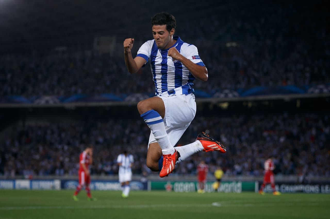 Carlos Vela, actual elemento del LAFC vivió 5 cesiones desde el Arsenal antes de firmar por la Real Sociedad en 2012 a cambio de 14 millones de euros.