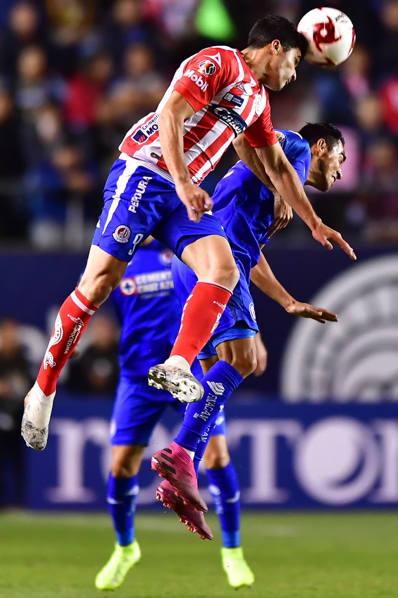 Con goles de Luis Reyes y Germán Berterame, Atlético San Luis gana y manda a Cruz Azul al fondo de la tabla.