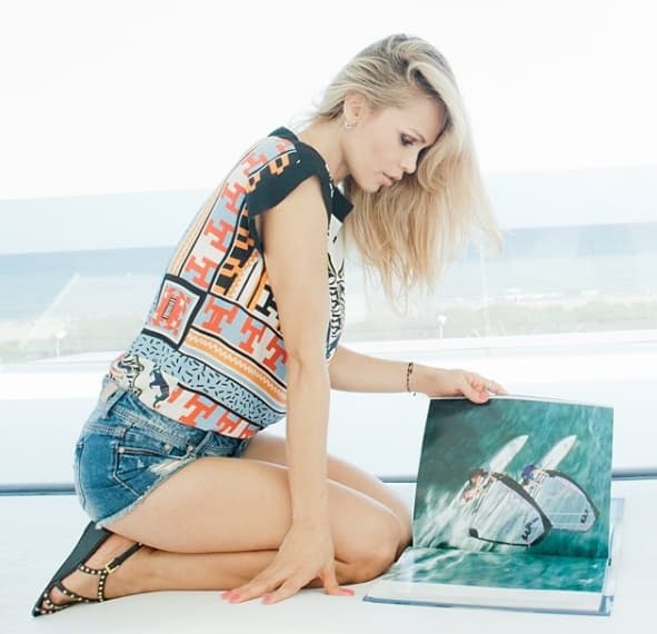 Víctor Valdés, portero del Middlesbrough, tendrá un gran apoyo de la espectacular colombiana ahora en su nuevo equipo.