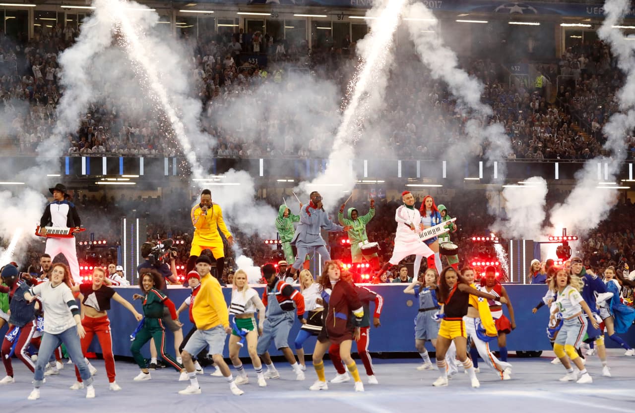 La agrupación musical se lució con sus éxitos en el Millennium Stadium previo al enfrentamiento entre el Real Madrid y la Juventus.