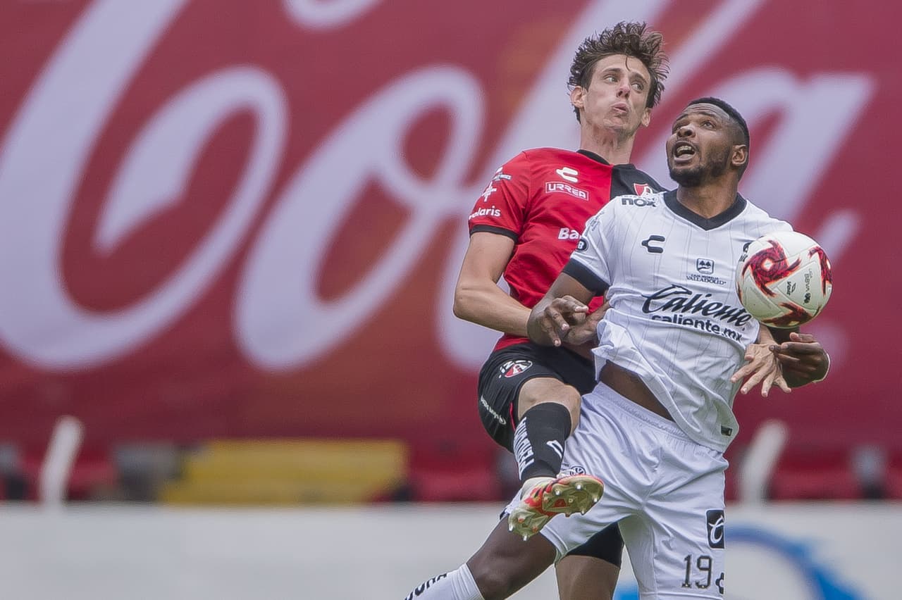 Un par de minutos después de que inició la parte complementaria, Querétaro buscaba el empate.