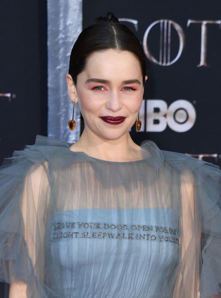 Por mientras, Emilia Clarke se encuentra activa en diversos proyectos.