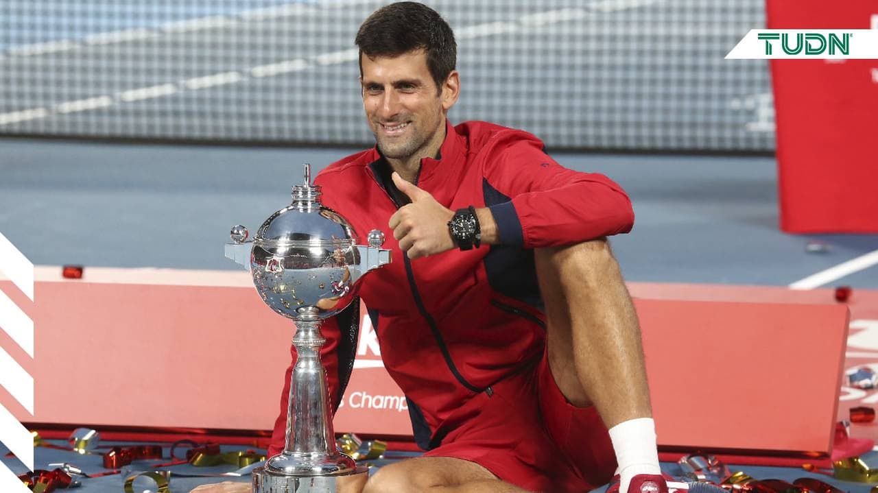 Novak Djokovic se corona en Japón
