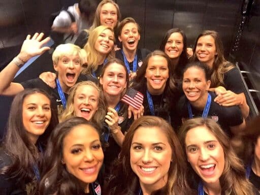 La Selección Femenina de los Estados Unidos, campeona del Mundial 2015, se alista para la parada en su honor.