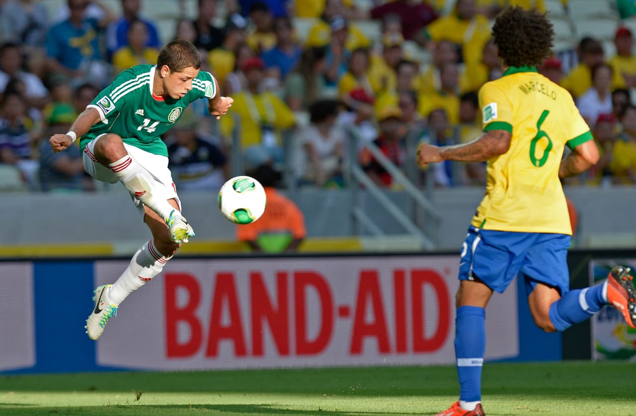 De entre los seleccionados por el Piojo Herrera para representar a México en la Copa Oro, nosotros decidimos elegir a los galanes que han vestido la camisola del Tri y han conquistado corazones en su paso: el Chicharito Hernández, Rafa Márquez, Memo Ochoa y Aldo de Nigris.
