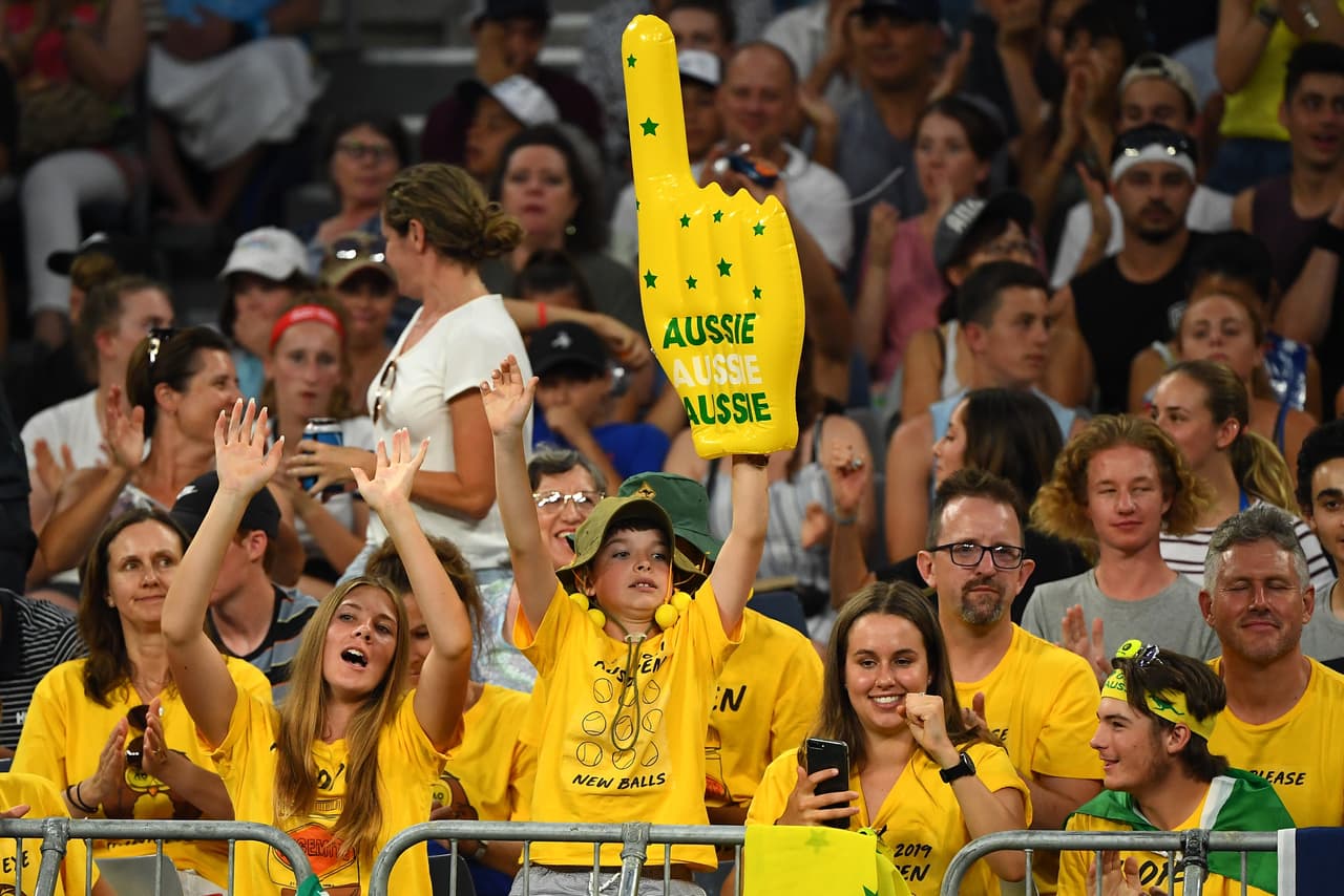 Así se vive la fiesta y el colorido del Abierto de Australia, con el público metido en el torneo y los grandes respondiendo con victorias.