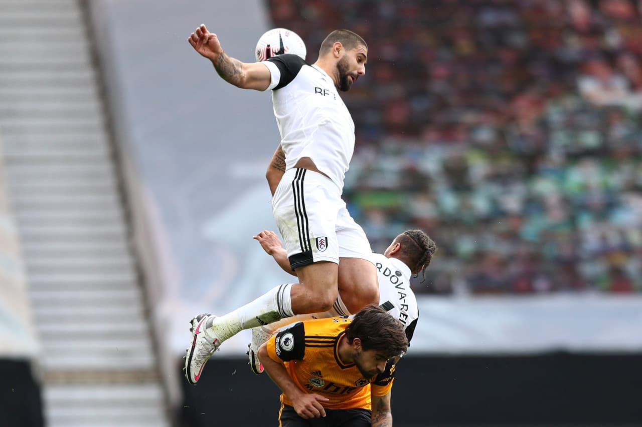 El primer disparo de Antonee Robinson en su debut en la Premier League