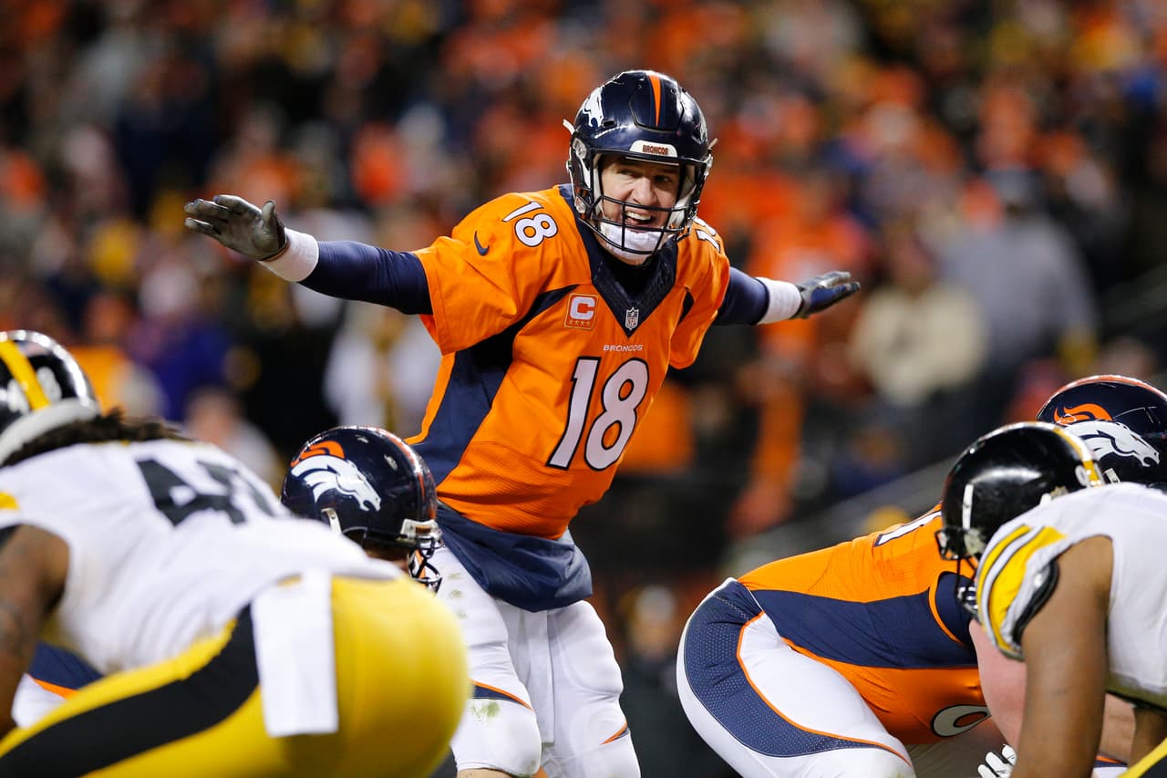 Algo similar hizo Peyton Manning, nunca perdió el control del juego a pesar de la ineficacia ofensiva de su equipo. Si bien le soltaron muchos pases, pudo compensar esas fallas con buen ataque terrestre. Es evidente que Peyton ya no tiene la fuerza suficiente en su brazo, pero cuando tiene a su alcance un pase corto que represente ganancia, todavía lo puede acertar. Es ahí donde sigue siendo grande.