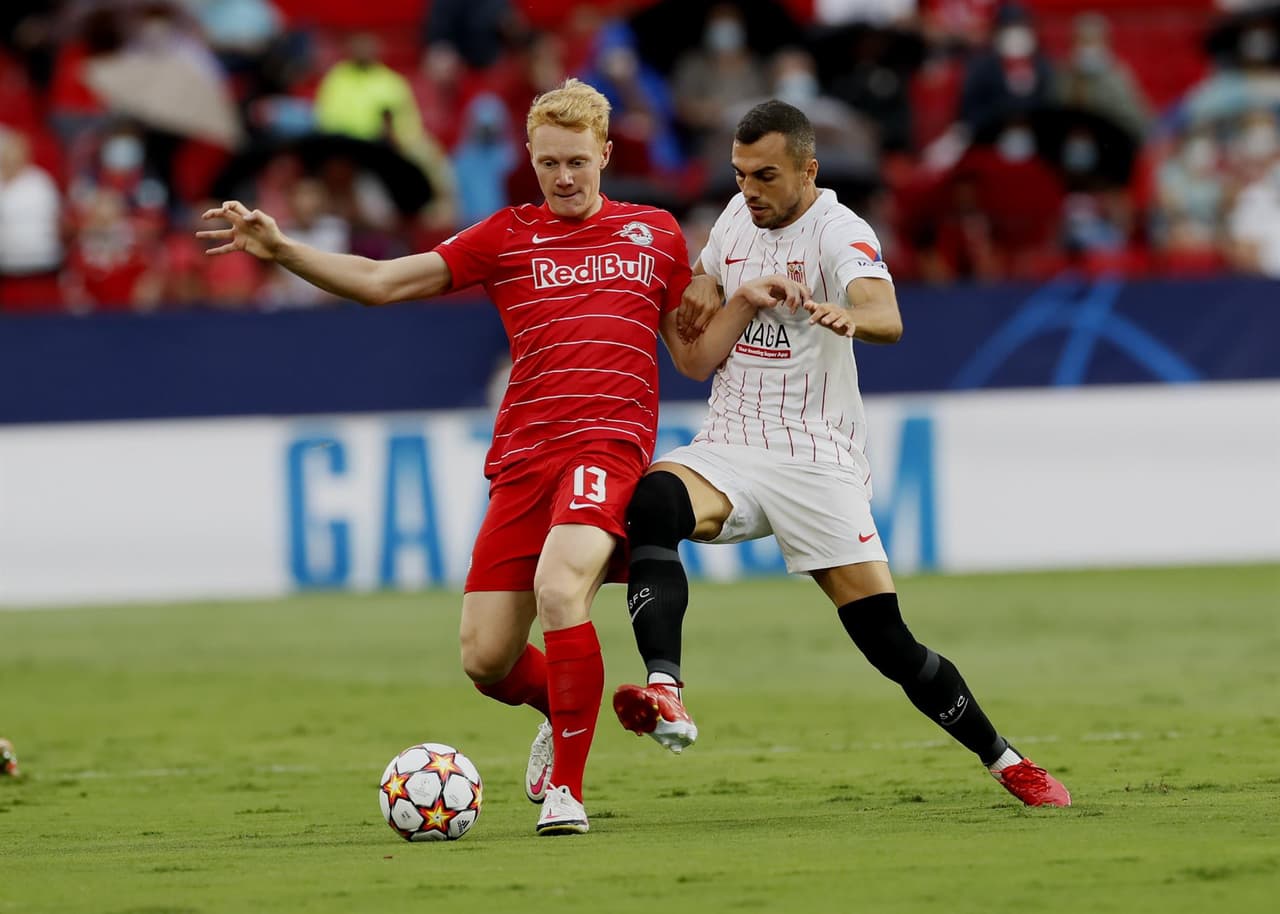 Sevilla empata ante el RB Salzburg durante el inicio de la fase de Grupos de la UEFA Champions League. Luca Sucic abrió el marcador con penali cobrado al minuto 21’ para los visitantes y, en la misma primera parte, Ivan Rakitic igualaba el partido de la misma forma al 42’. Los locales se quedaron con 10 hombres al 50’.