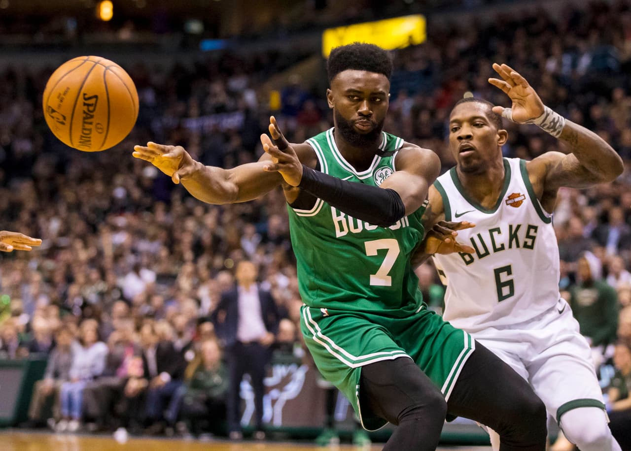 En el tercer cuarto, los Celtics se acercaron a la igualdad llegando a estar a dos puntos. Jaylen Brown fue gran responsable de la ofensiva.