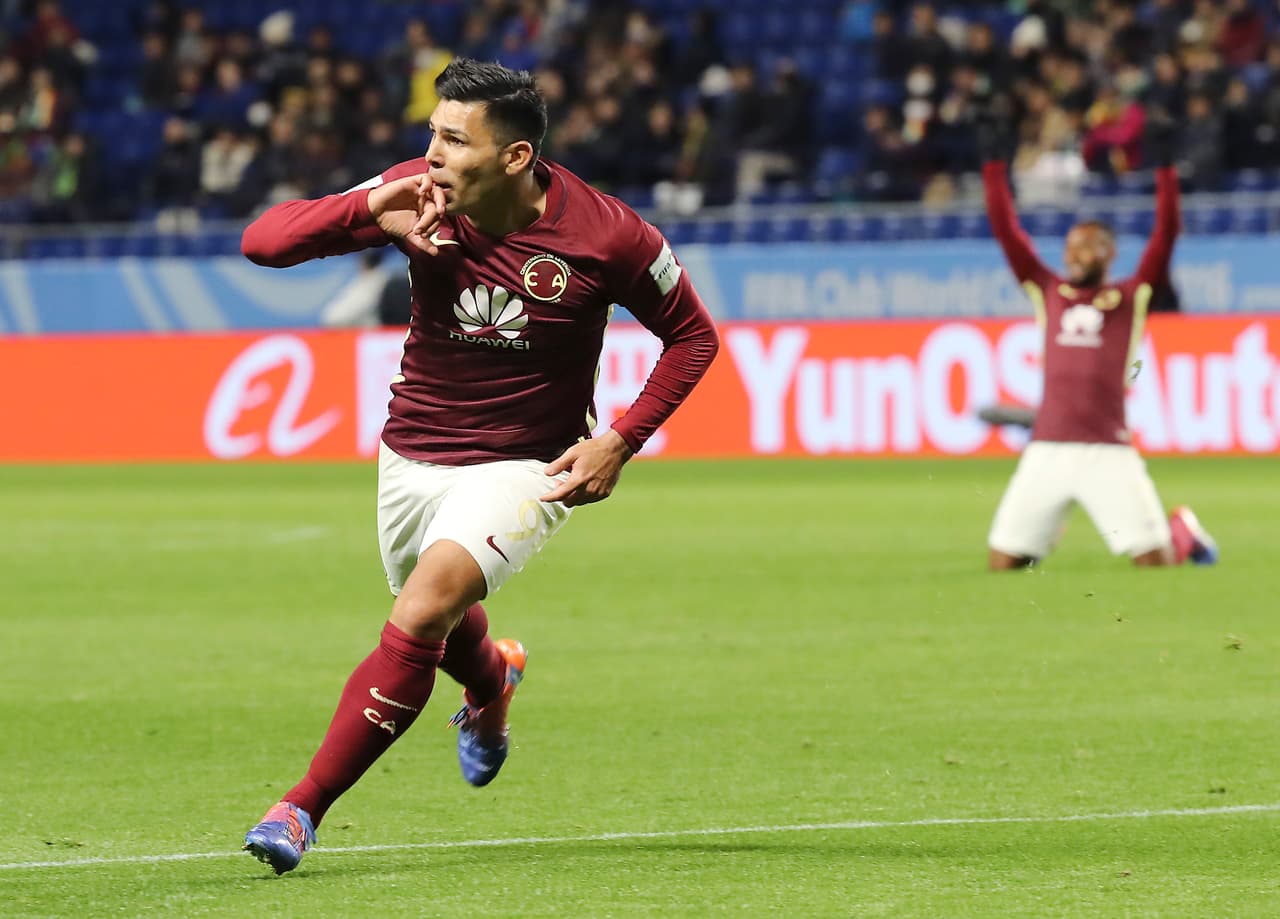 El segundo tanto llegó al minuto 74. De nuevo de los pies de Silvio Romero. El atacante remató y su tiro se desvió en un jugador para desubicar al arquero y alcanzar una remontada impensable en la primera parte.