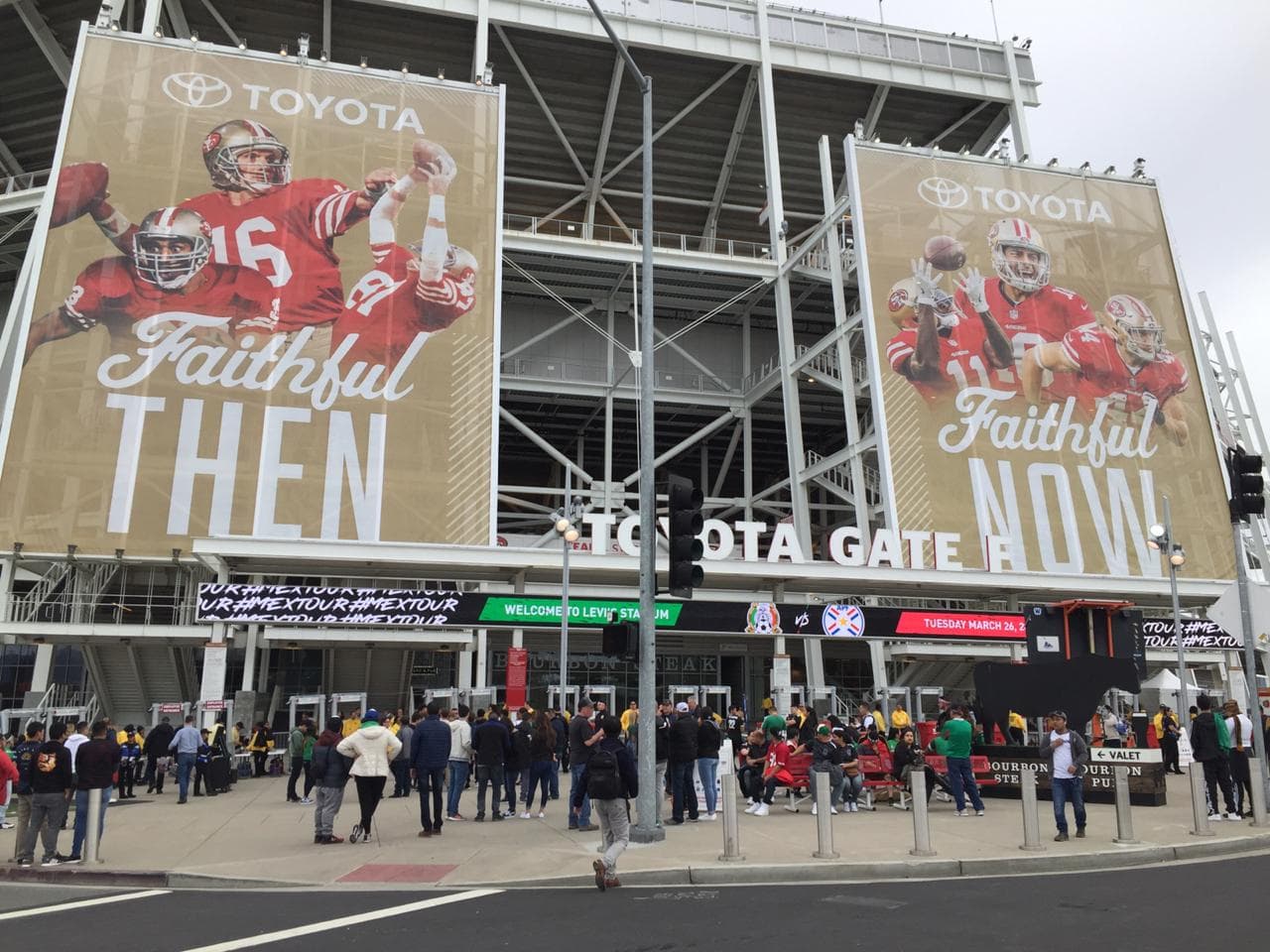 Así se vivió el color previo al partido amistosos internacional entre las selecciones de México y Paraguay en la casa de los San Francisco 49ers, el Levi's Stadium, en Santa Clara, California.