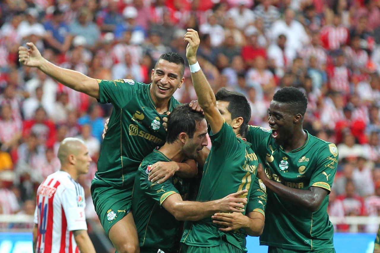 Aunque no olvidemos que Santos goleó a las Chivas en el Omnilife la liguilla pasada para clasificar a la final con goles de Tavarez, Izquierdoz y Calderón.