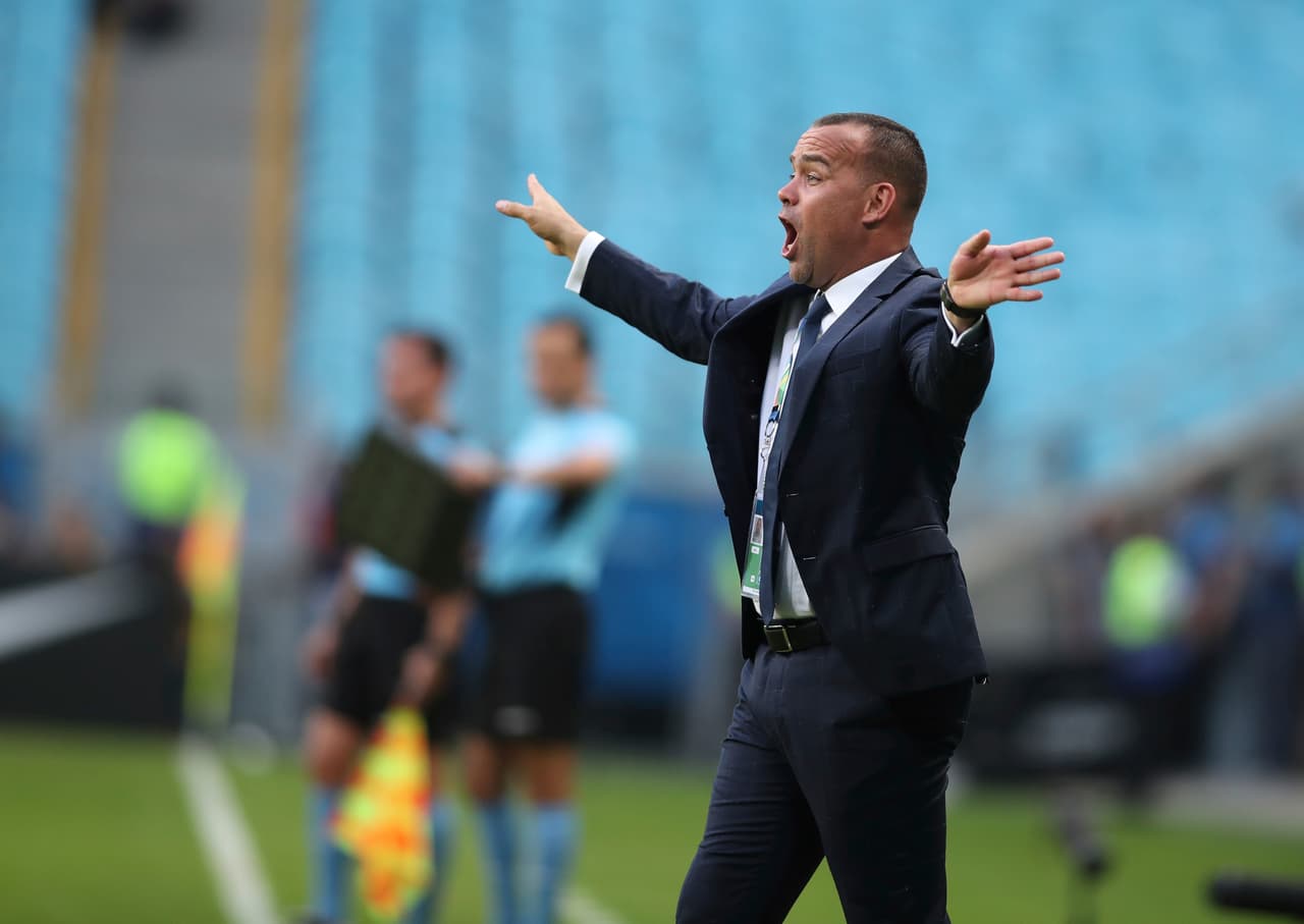 Venezuela's coach Rafael Dudamel gives instructions to his players during a Copa America Group A soccer match at the Arena do Gremio in Porto Alegre, Brazil, Saturday, June 15, 2019. (AP Photo/Edison Vara)