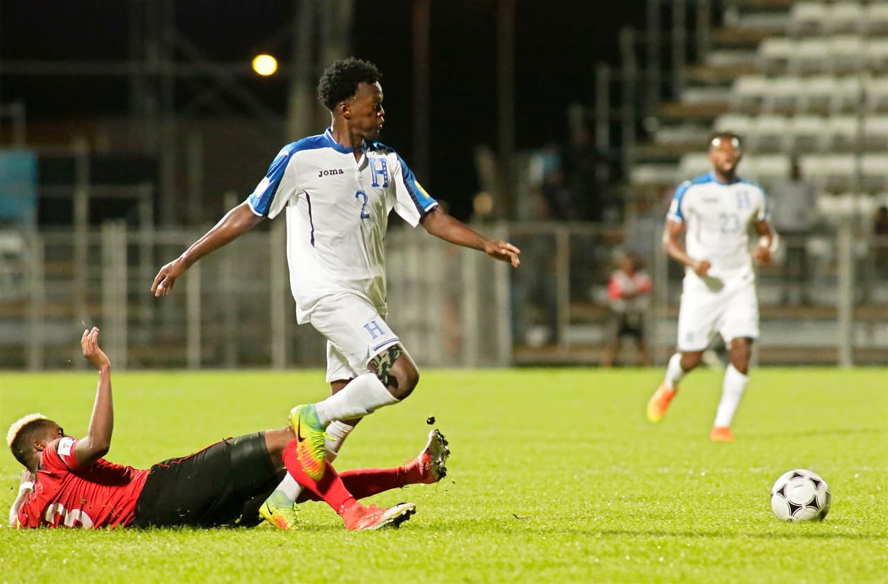 Además de la presión de la hinchada, los trinitarios debían sobreponerse a las embestidas de sus visitantes.
